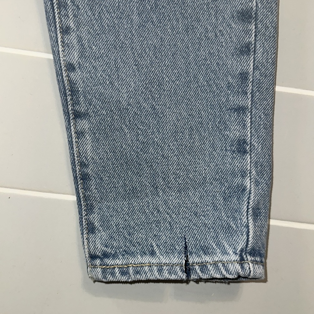 NWT Levi’s Distressed High-Waisted Mom Jeans - Picture 8 of 17